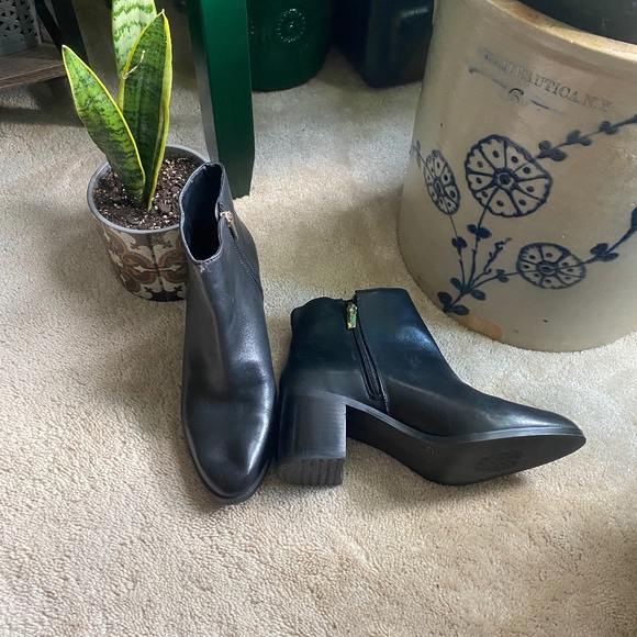 Reformation Shoes - Vince Camuto Black Leather boots
